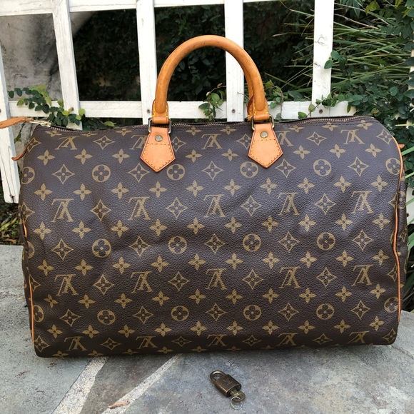 Louis Vuitton Handbags - 💯 Auth. LV Monogram Speedy 40 **W/LOCK & KEY** 🔐